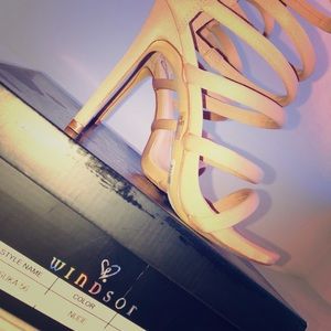 Windsor nude heels size 7